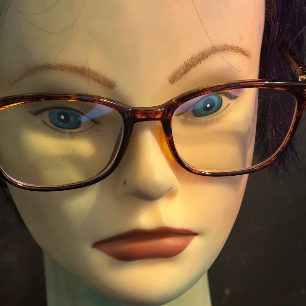 Tortoiseshell Eyeglass Frames - Classic Style cle… - image 6